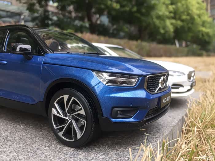 帅气十足的一抹焰影蓝沃尔沃xc40