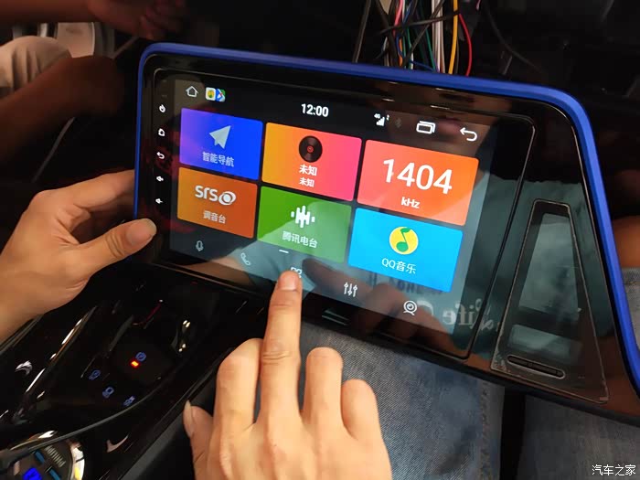 我的就没事,路特仕e2,就是背后的插头太长,做个点改装才装进去