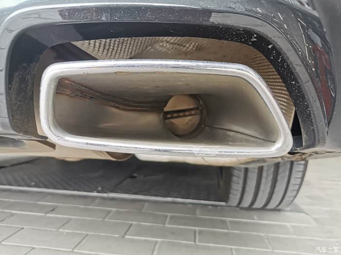 宝马5系2020款排气管一个是关闭的求解