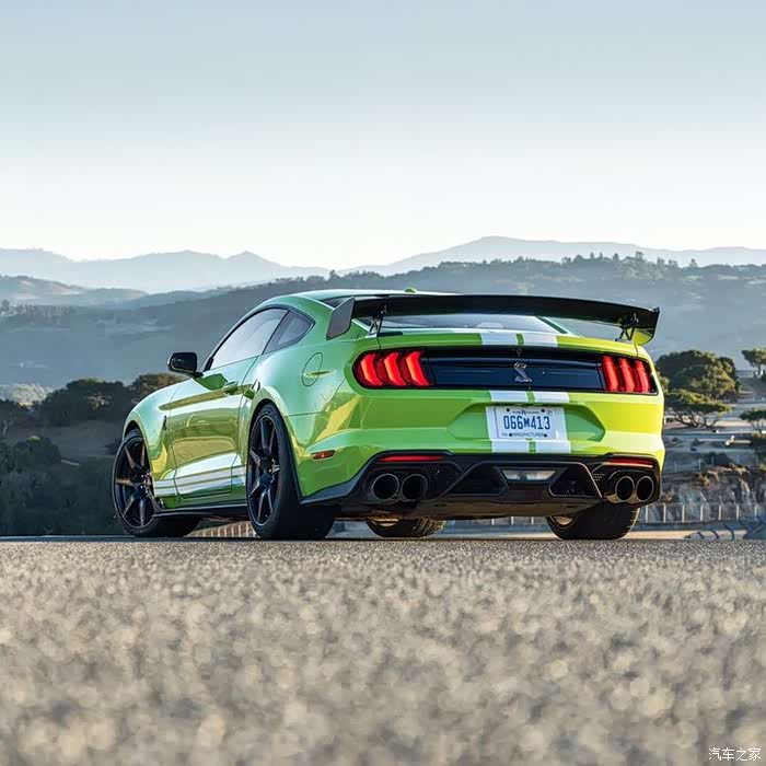 福特mustang gt500清新的配色,拉风的外观
