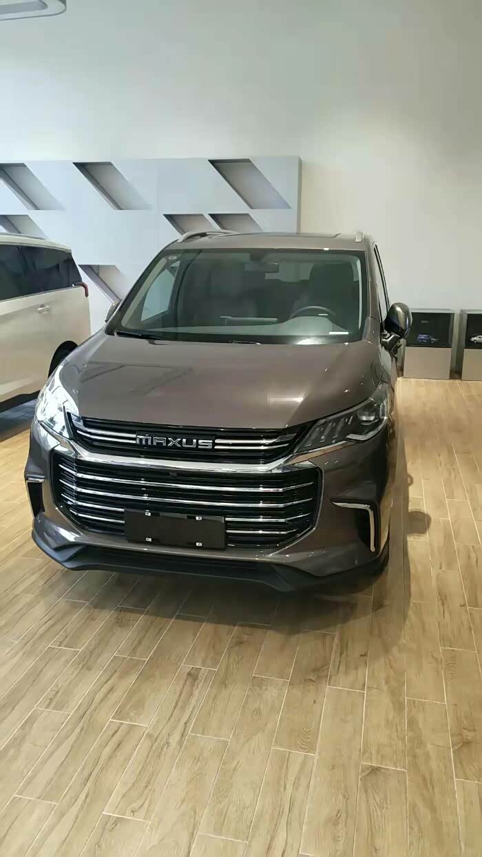 试驾了,g50感觉不错,极地灰没有现车,哪位发点灰色的照片看