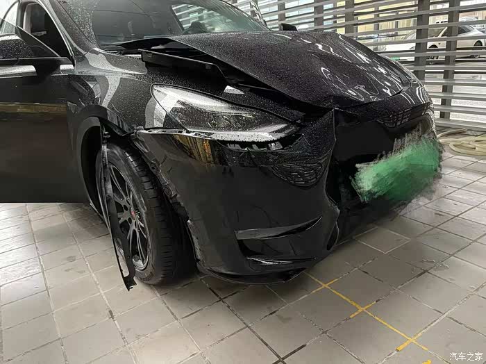 特斯拉真的刹不住下午新鲜撞的