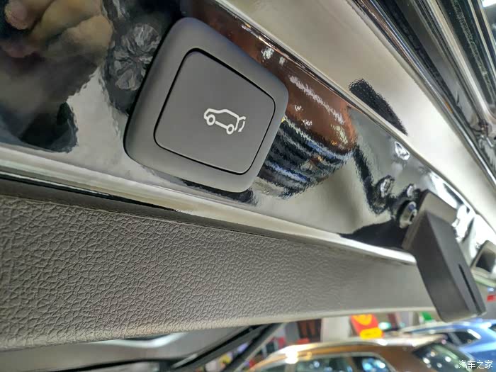 后备箱开关