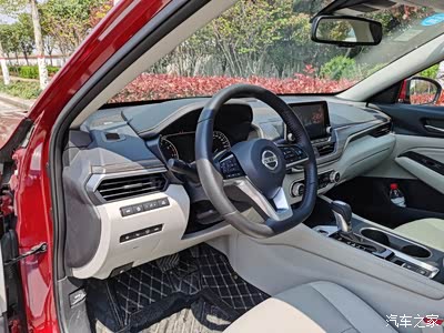 看一下天籁内饰的全景图片.还是很有温馨感的