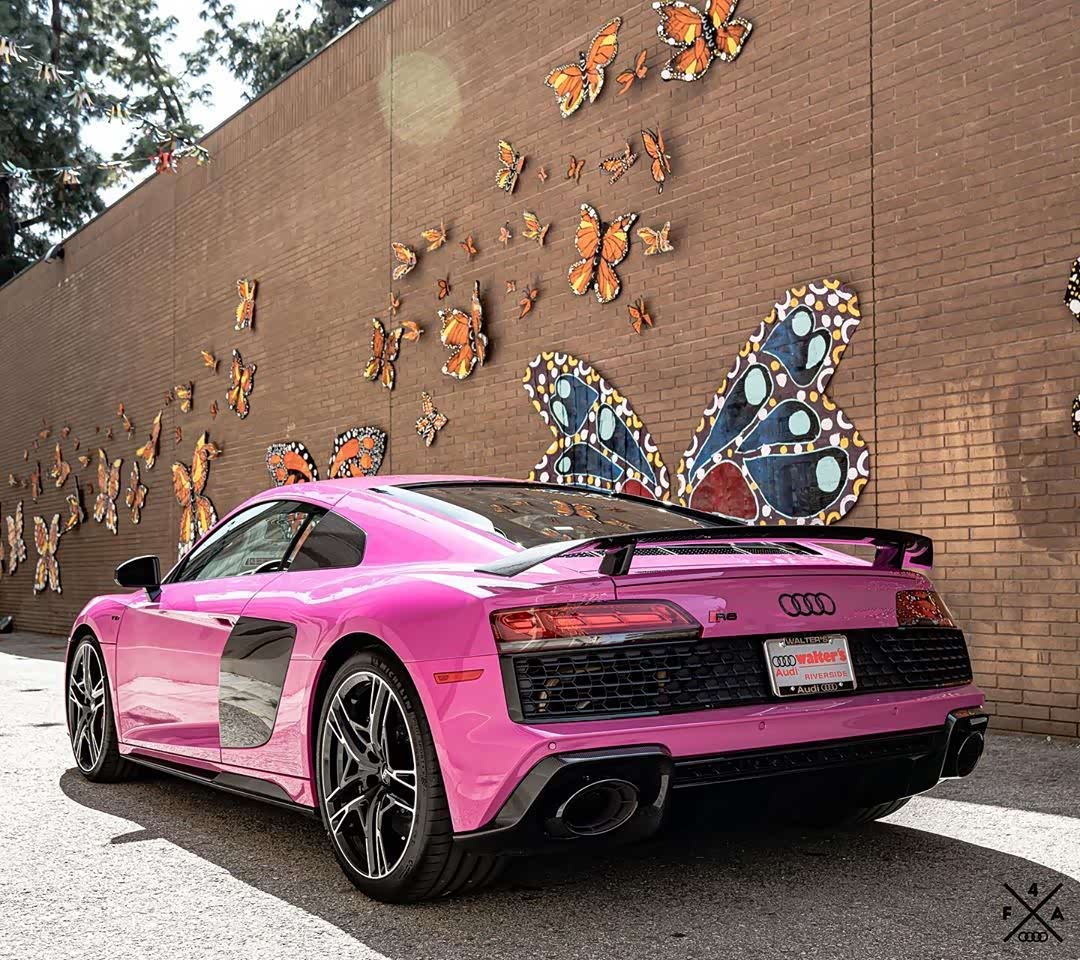 2020奥迪r8v10粉色也很好看哦