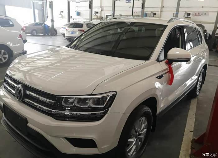 白色的途岳看上去胖乎乎的,有点憨憨的感觉