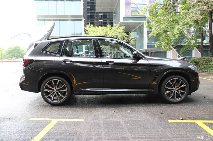 【图】2022款x3 30i领先型 神秘灰提车贴_宝马x3论坛_汽车之家论坛