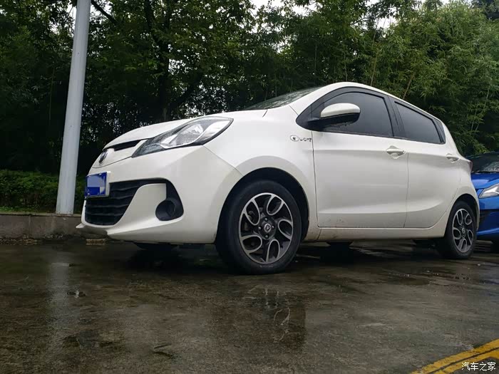 【四川长安家族】小巧玲珑,新奔奔外观实拍.