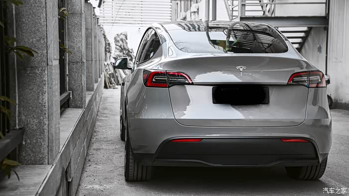 水晶战舰灰苏州特斯拉modely改色外拍赏析