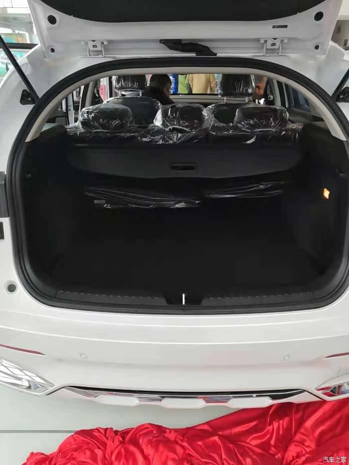 后备箱空间还是比较大的