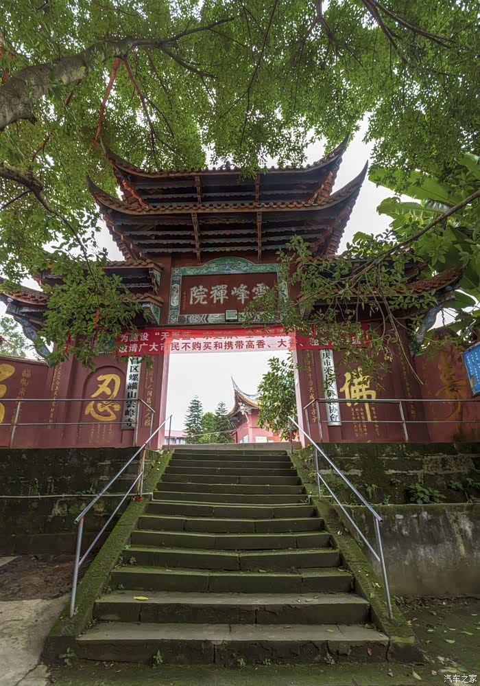 烧香拜佛求好运自驾e1带老姐游云峰寺