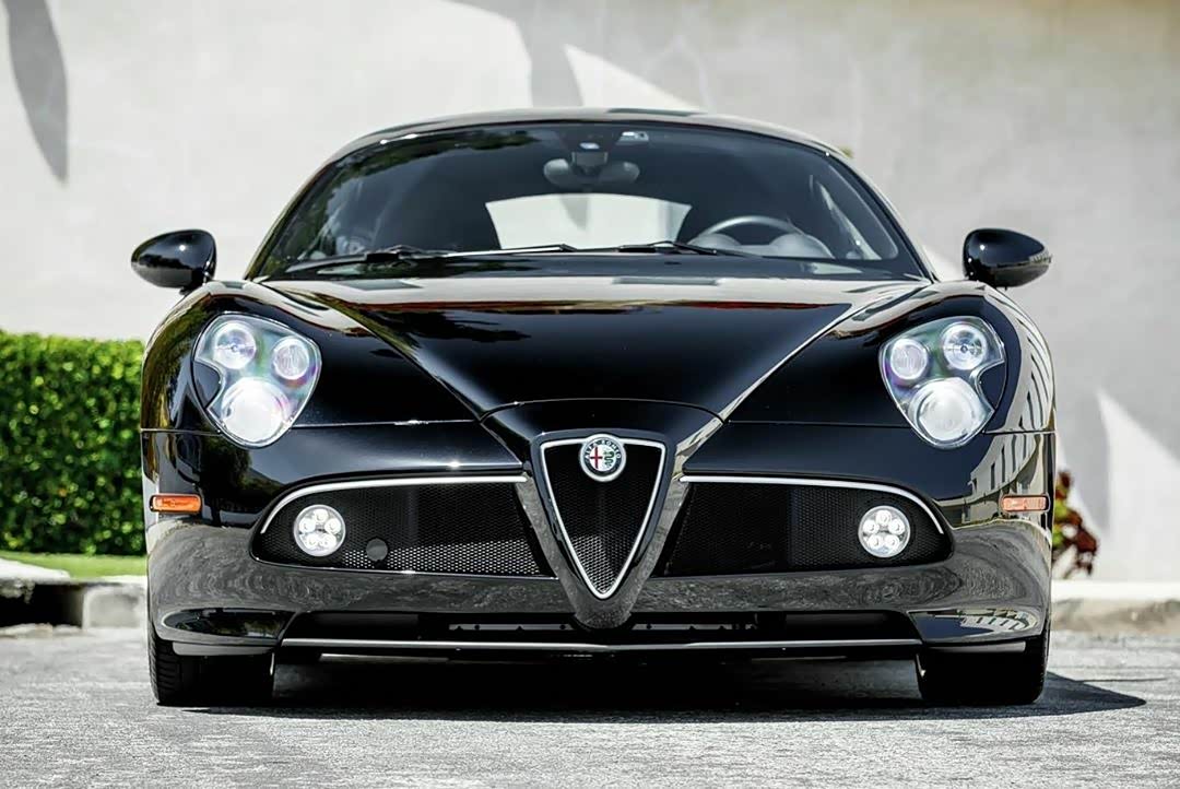 阿尔法罗密欧8c跑车,意式风情的另一种表现