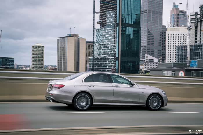 梅赛德斯-奔驰 e300 e amg