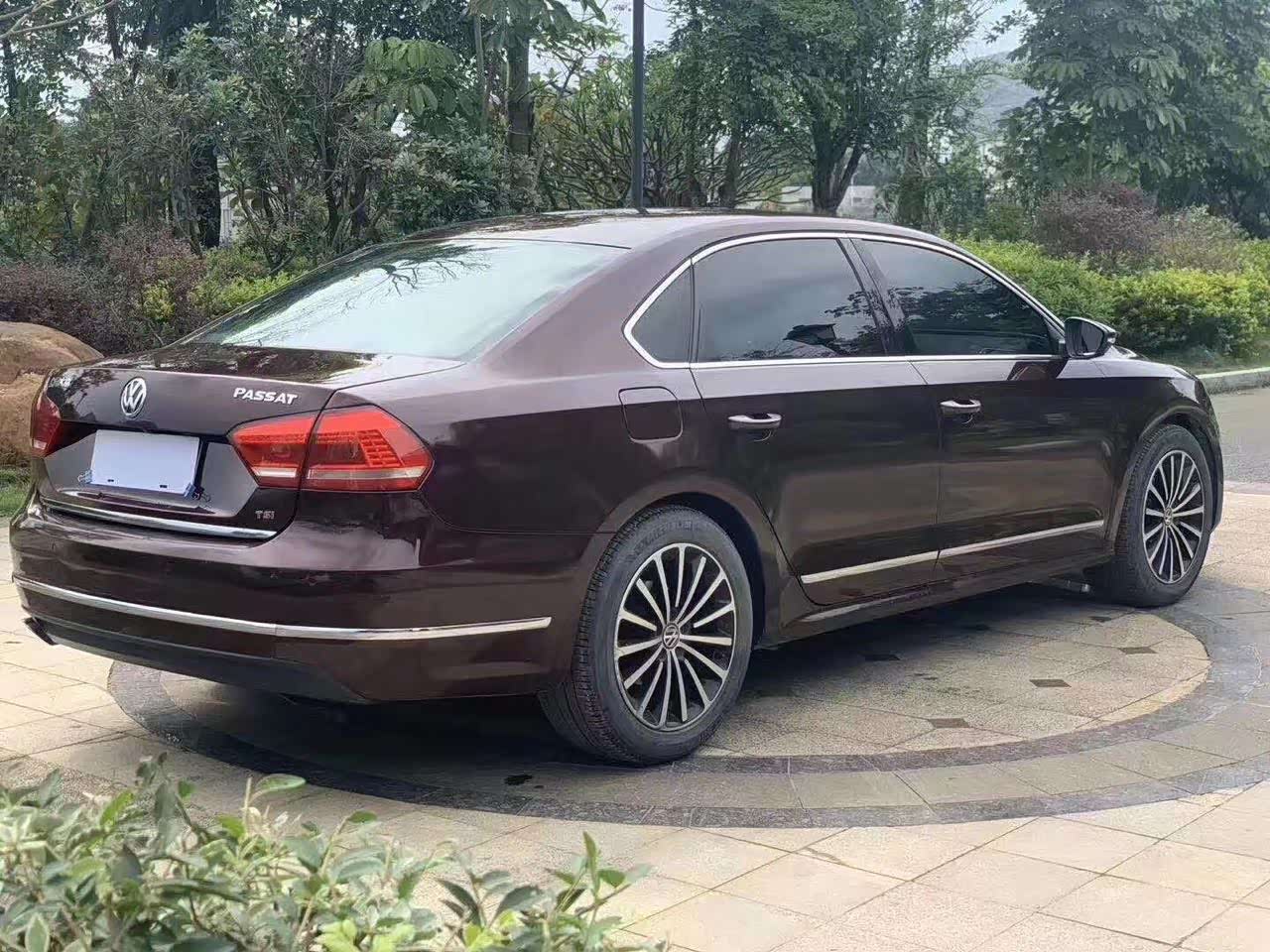 这个车身颜色的大众帕萨特是不是觉得很酷!