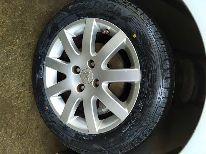 【图】给小白换轮胎啦_标致308论坛_汽车之家论坛