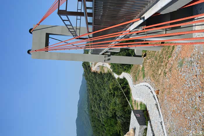 小三游记 之 龙山绿道玻璃悬索桥景区