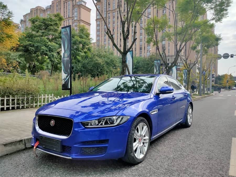 捷豹xel这个蓝色真的是好看!