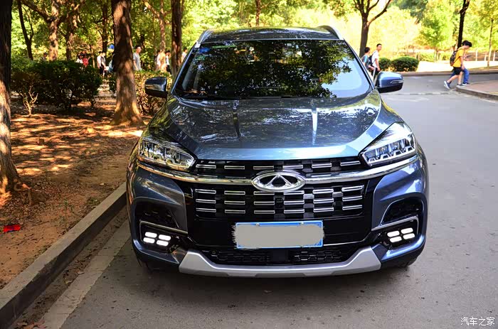 低调沉稳的钛金灰瑞虎8动力操控都很强