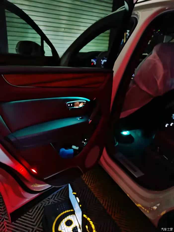 宾利原厂氛围灯给老板点亮