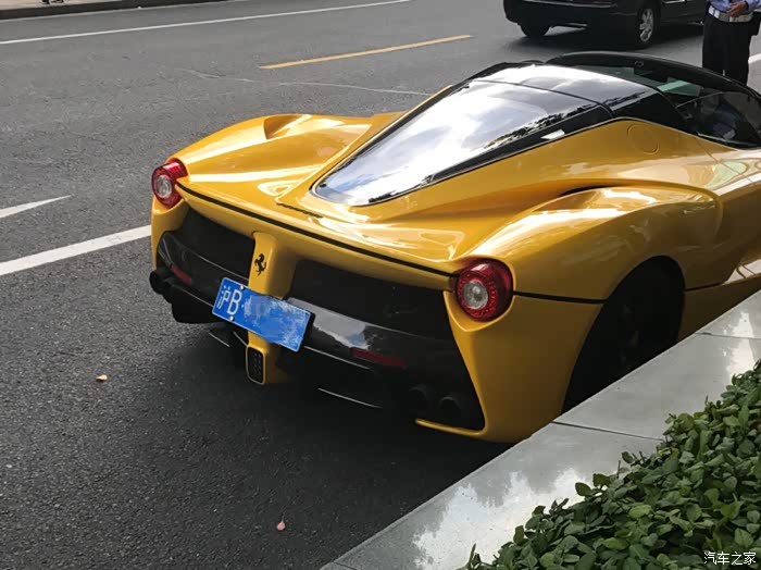 上海某拉法被交警贴单