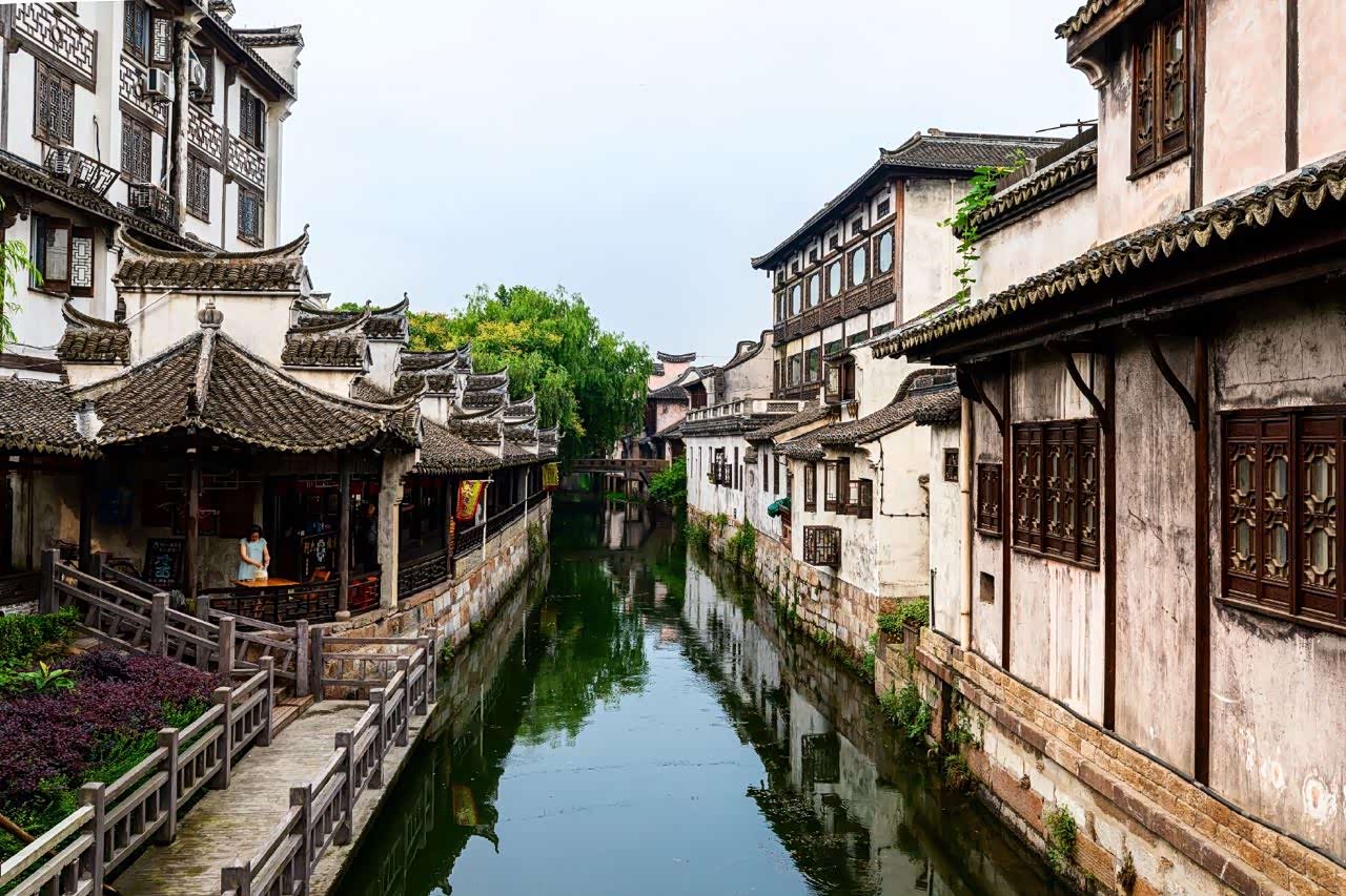枫泾古镇是典型的江南水乡古镇,中国历史文化名镇