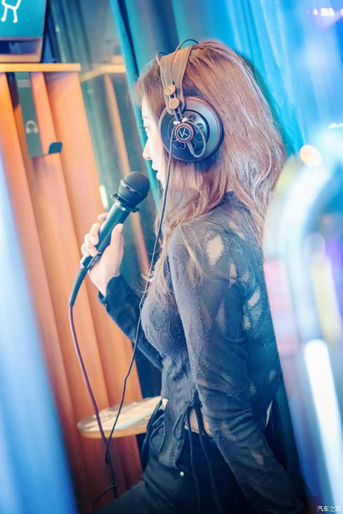 游戏之余k个歌也不错,虽然我不擅长喊麦,但却非常喜欢唱歌时那种释放