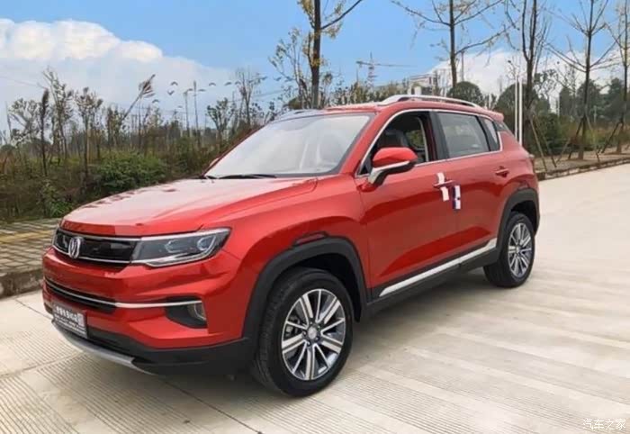 长安cs35plus红色今日首提实车体验评测