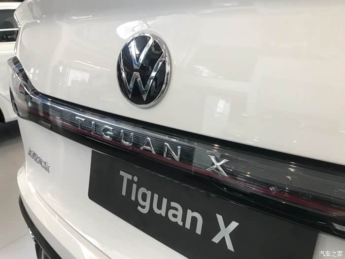 大众底下带字母