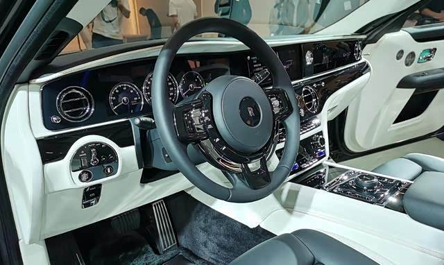 直瀑式镀铬大嘴中网非常霸气_劳斯莱斯论坛_手机汽车之家