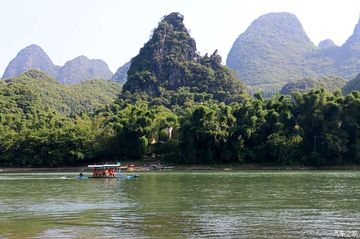 桂林杨堤坐船游漓江