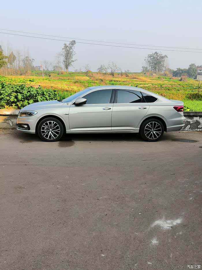 有没有银色朗逸plus的照片