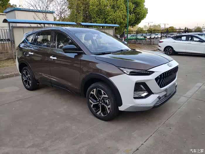 江淮嘉悦x8抵达展馆 主打6座车型