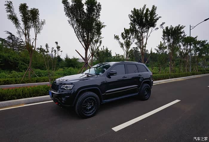 超帅黑武士大切诺基