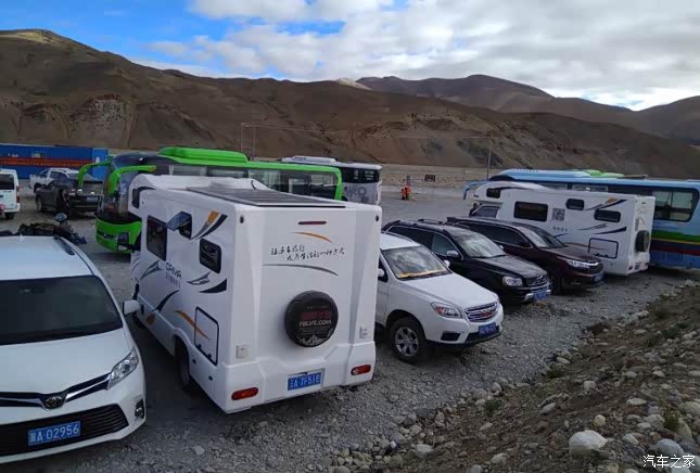 菜马房车在珠峰大本营