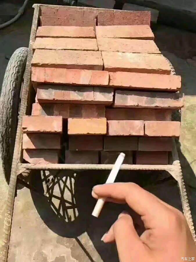 家里没矿,凭自己搬砖挣钱