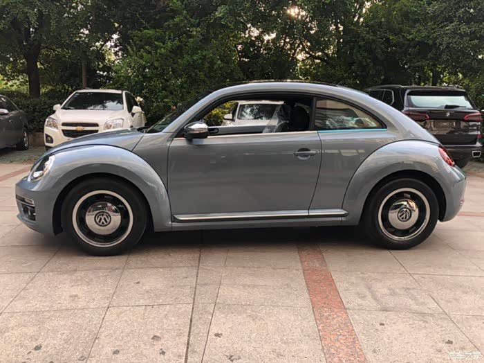 喜提2019甲壳虫经典版石墨蓝