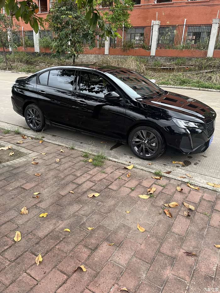 标致新408进取版黑武士