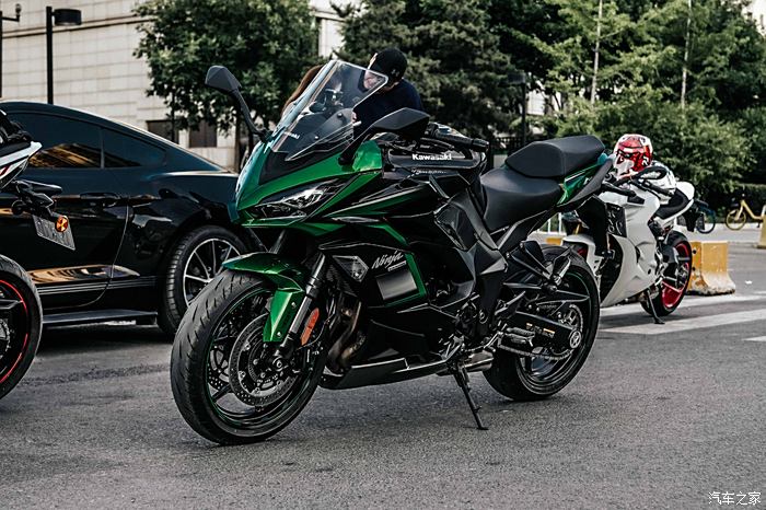 kawasakininja1000sx你这400怎么这么大