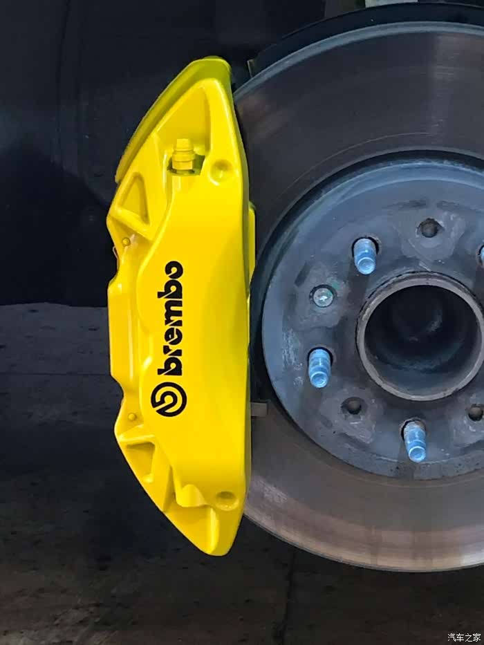 幻白旋压亚光灰v轮劲风驰kf550轮胎d3前杠中网