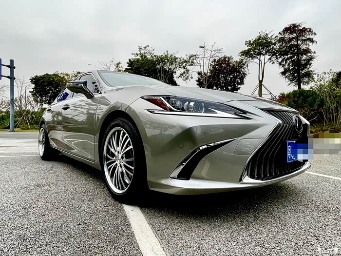 雷克萨斯es300新年换新鞋改19寸轮毂