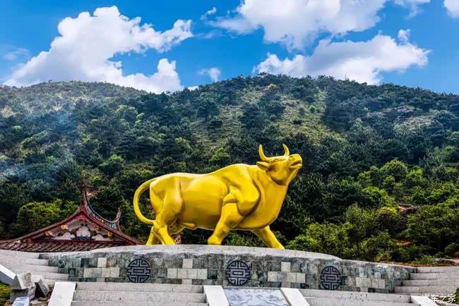 自驾荣威rx5max白色游玩石牛山