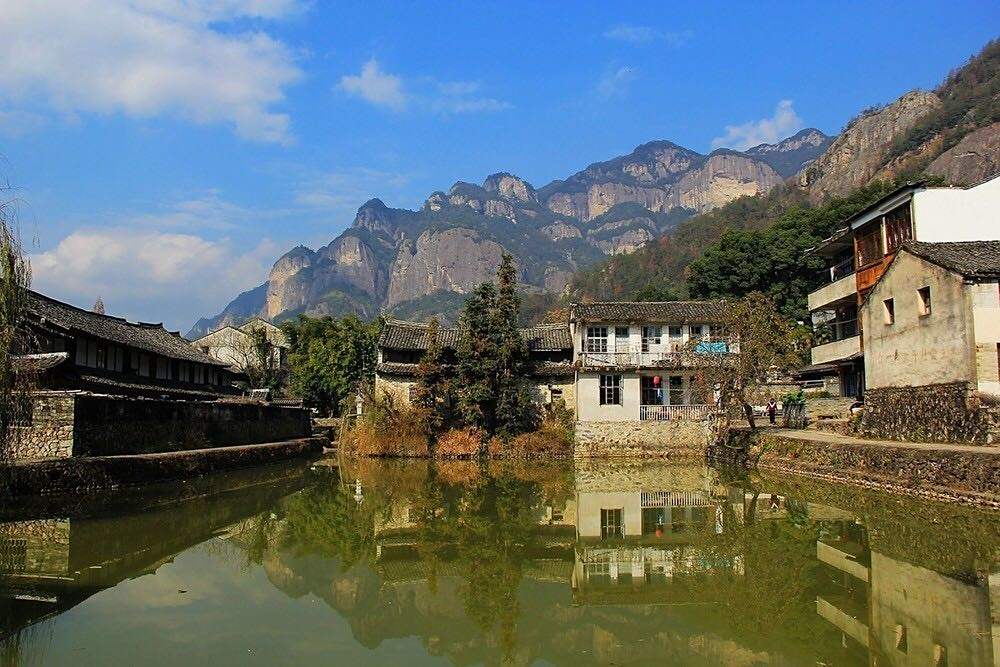 大若巖鎮,巨大的古樟樹,別緻的水井,優雅的竹林,讓人流連忘返