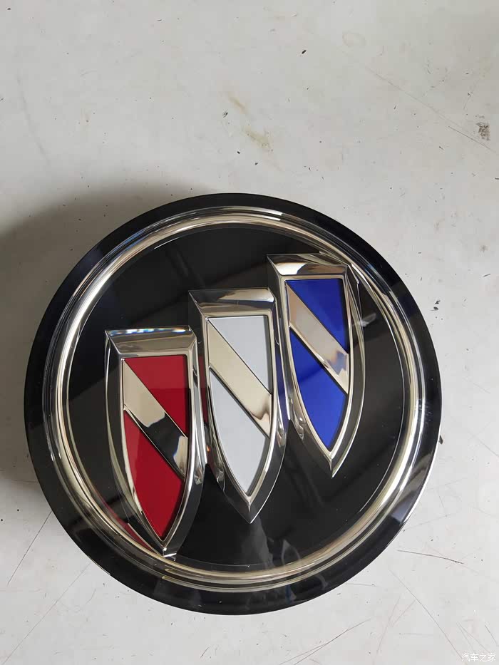 19款君威gs尊贵车标里面是有个什么4s报价2600