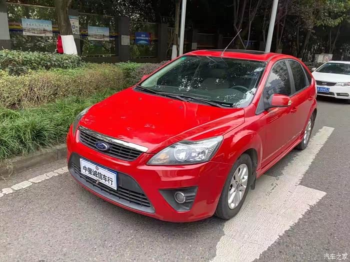 红色经典福克斯两厢