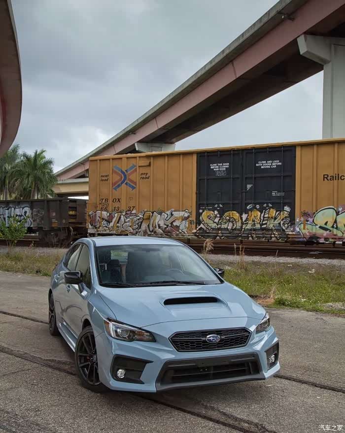 斯巴鲁翼豹wrx,性能车本来的样子,没有大尾翼依然很帅!