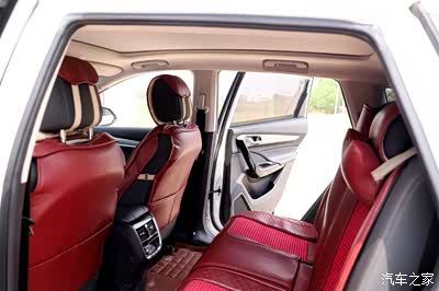 要说ax7的空间确实还是很大的,后排非常的宽敞