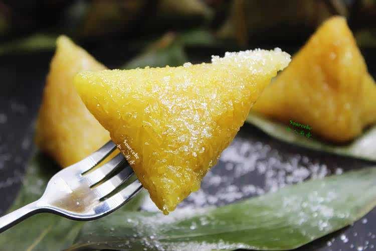 朝鲜人将粽子称之为"车轮饼",将艾叶煮后捣碎