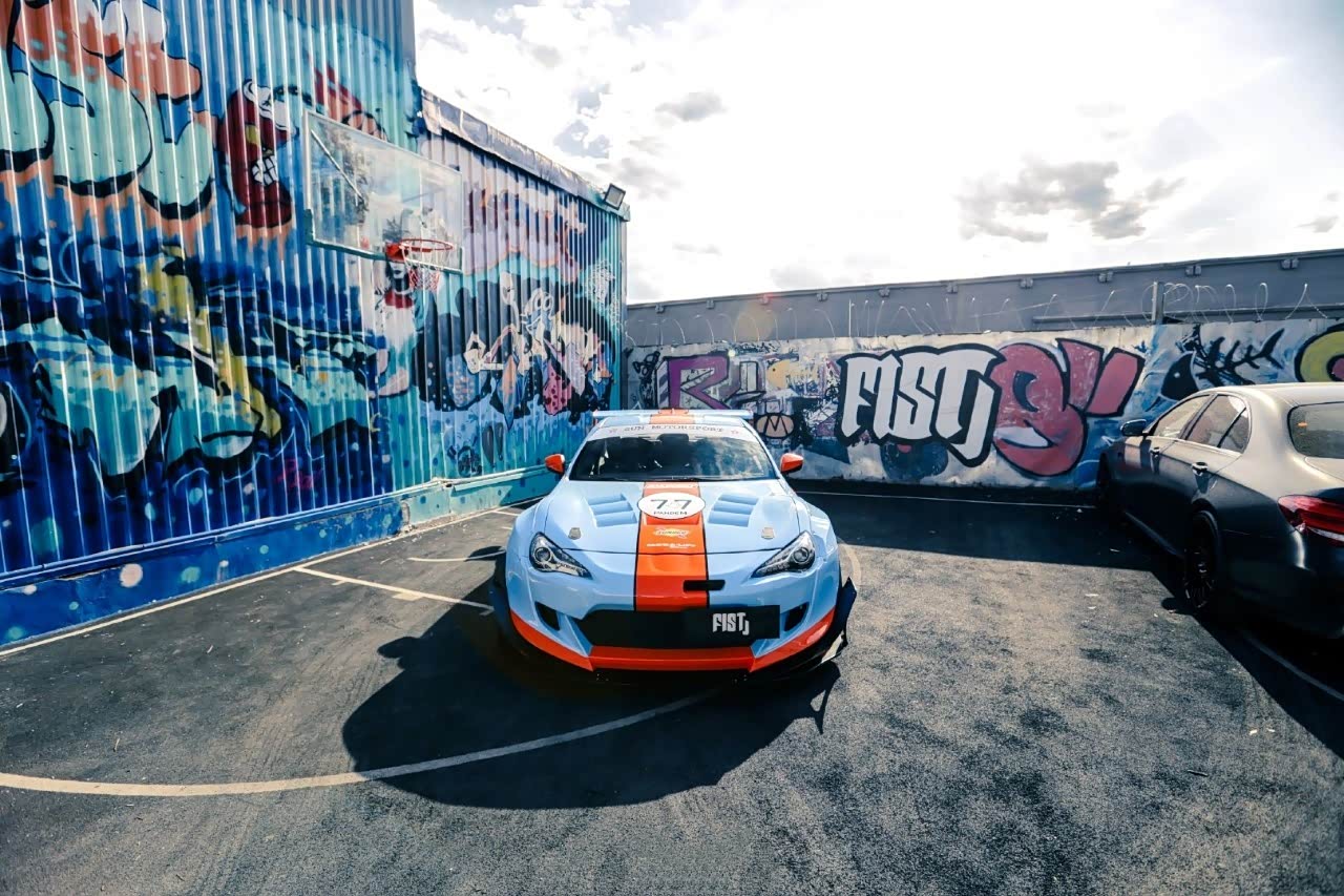 赛道涂装的它更加动感十足