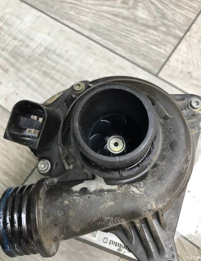 全民用车记宝马五系水泵修理