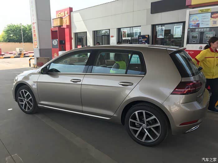 喜提19款高尔夫14t自豪国六塔希提金色坐标北京